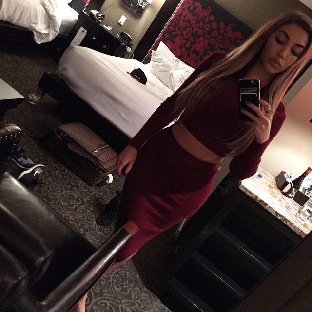 Belle fille du 11 aux gros seins en tchat sexe