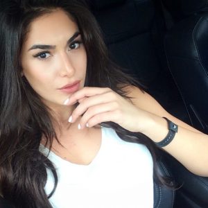 Fille du 35 nue sur la webcam